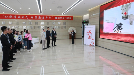 ���ݴ�ѧ����ѧԺʦ�����и���OG���˹ٷ����������Ļ���Ʒչ