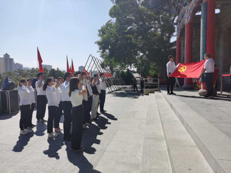 ���Ż��صڶ���֧������ľԺ��һ��֧����չ<br/>������Ѥ�����������к�ɫ�������⵳���߽�Թ����˶�